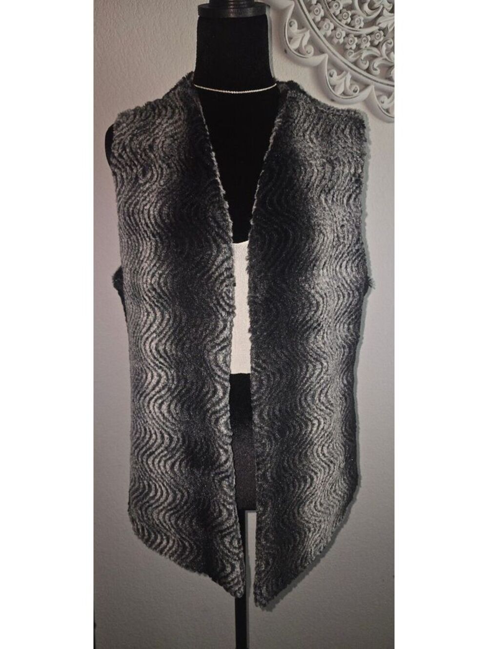 Multiples Women's Black and Gray Sleeveless Vest Size PS